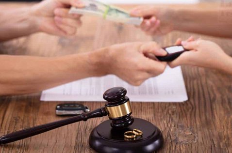 She Posted Them 'Best Family Ever' on Instagram on Monday. And, On Friday, She Filed 498A Against All Family Members. Check this Interesting Case