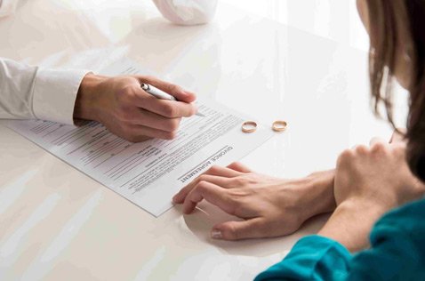 Everyone Thinks a Mutual Divorce Is Always Fast and Easy. This Couple Agreed on Everything — Until the Family Raised an Objection. The Divorce Still Closed in 7 Months.